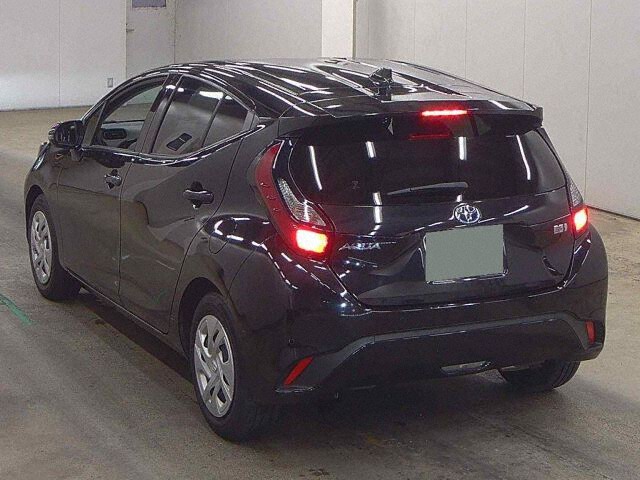 2023 Toyota Aqua X auction photo 2