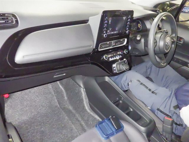 2023 Toyota Aqua X auction photo 3