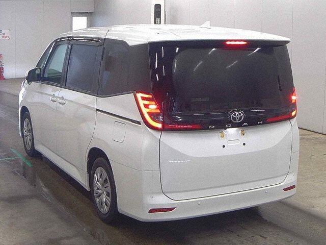 2025 Toyota Noah X auction photo 2