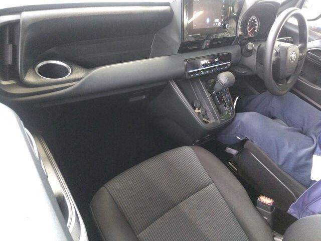 2025 Toyota Noah X auction photo 3