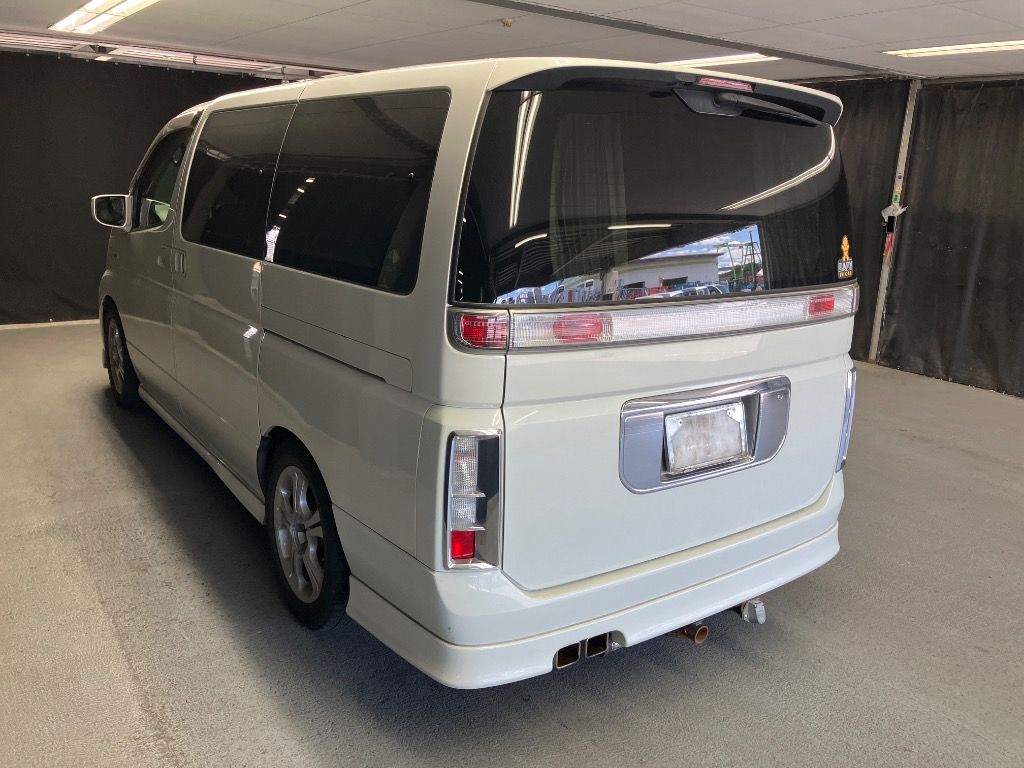 2003 Nissan Elgrand ライダー auction photo 2