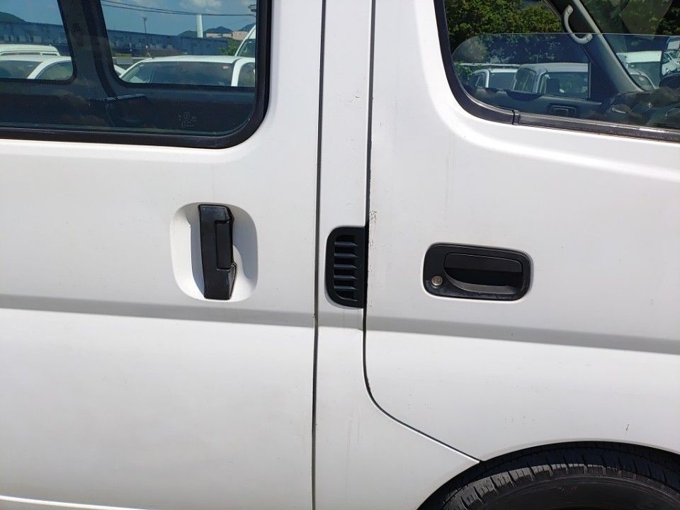 2011 Nissan Caravan auction photo 27