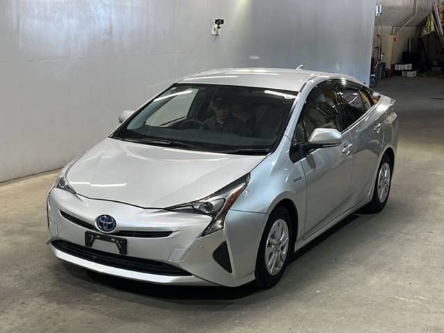 Japan Auction Vehicles 7 2016 Toyota Prius S auction photo