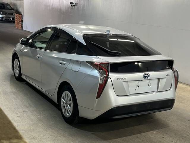 2016 Toyota Prius S auction photo 3