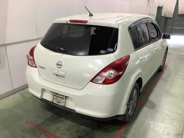 2011 Nissan ティーダ 4WD auction photo 2