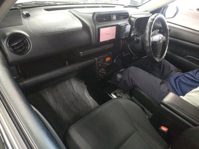 2021 Toyota Probox ハイブリッドF auction photo 6