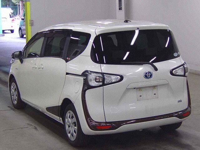 2015 Toyota Sienta Hybrid X auction photo 2