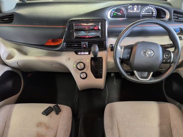 2015 Toyota Sienta Hybrid X auction photo 3