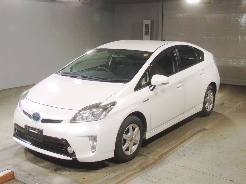 Japan Auction Vehicles 4 2015 Toyota Prius S auction photo