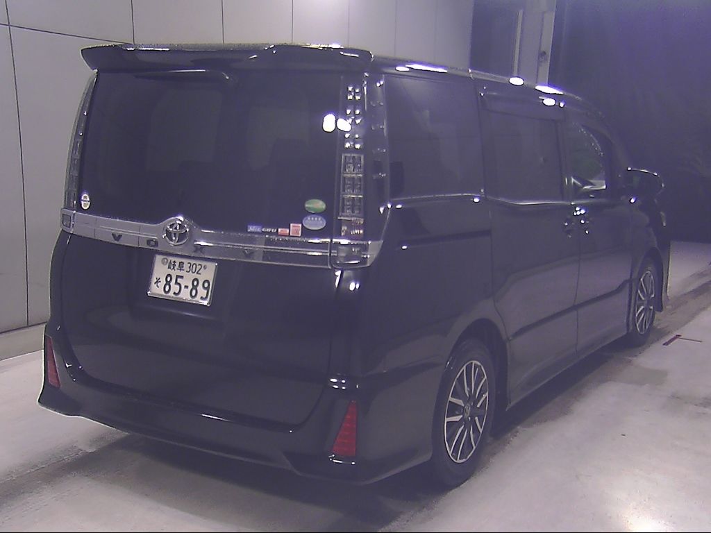 2014 Toyota Voxy ZS 7 people auction photo 2