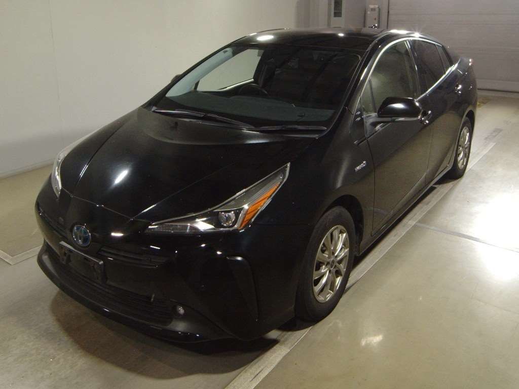 2019 Toyota Prius S 4WD Japan auction vehicle