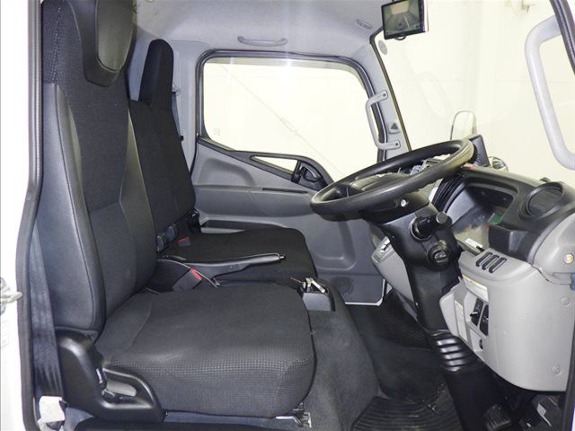 2021 Mitsubishi Fuso Canter Refrigerated and frozen trucks auction photo 6