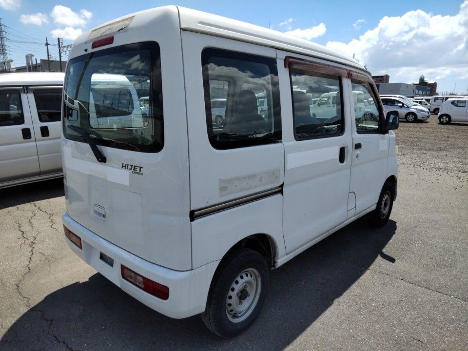 2014 Daihatsu ハイゼット カーゴ auction photo 2