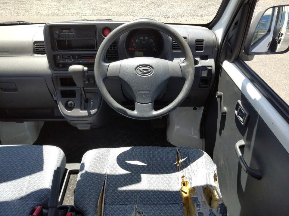 2014 Daihatsu ハイゼット カーゴ auction photo 3