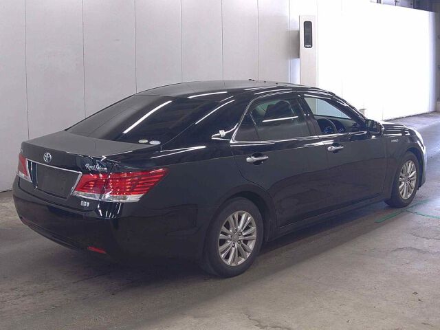 2015 Toyota Crown R Saloon auction photo 5