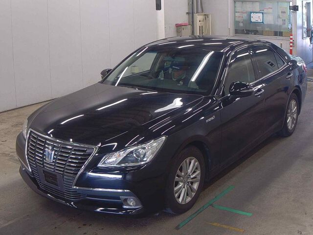 2015 Toyota Crown R Saloon auction photo 4