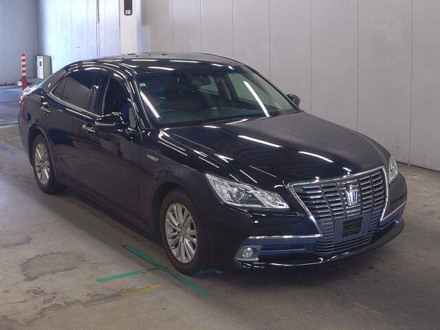 2015 Toyota Crown R Saloon Japan auction vehicle