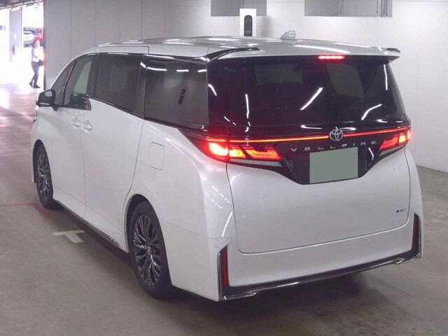 2025 Toyota Vellfire Z Premier auction photo 2