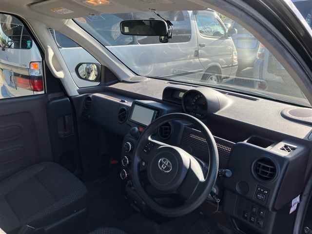2016 Toyota Spade F auction photo 3