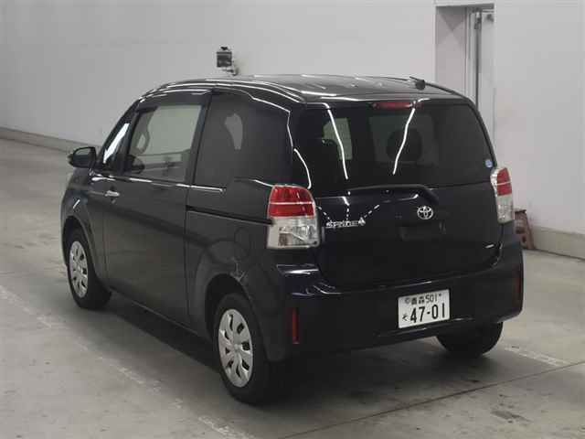 2016 Toyota Spade F auction photo 2