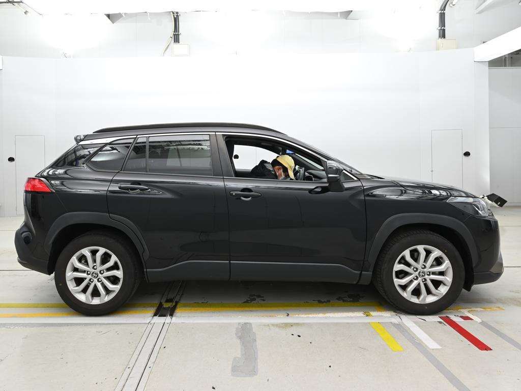 2023 Toyota Corolla Cross S auction photo 3