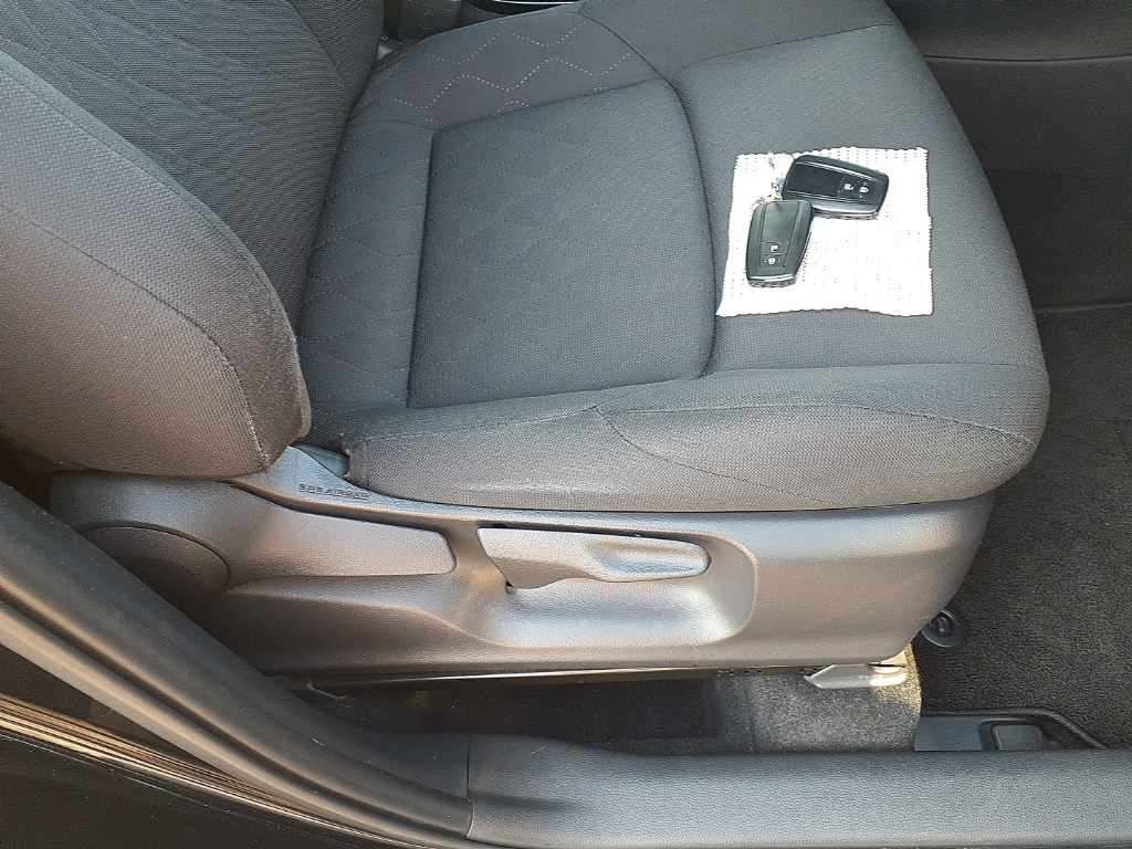 2023 Toyota Corolla Cross S auction photo 10