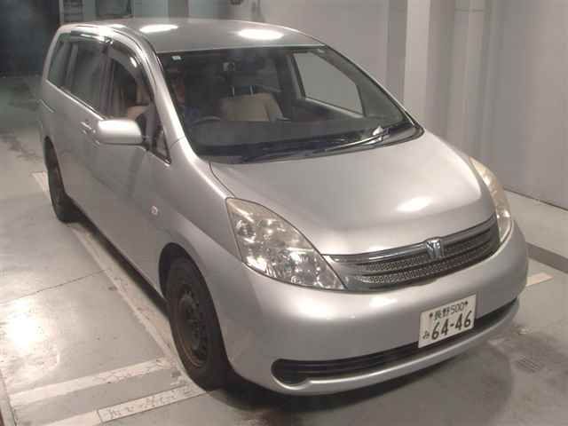 Japan Auction Vehicles 8 2005 Toyota Isis 4WD L auction photo