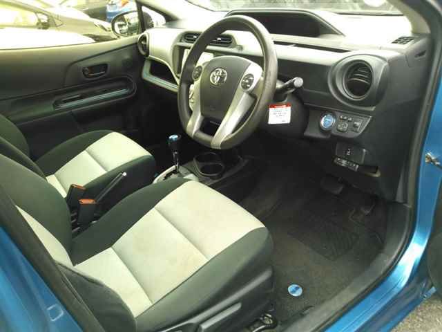 2014 Toyota Aqua S auction photo 3