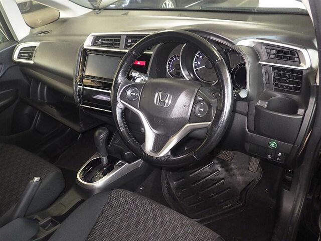 2016 Honda Fit 13G・Sパッケージ auction photo 3
