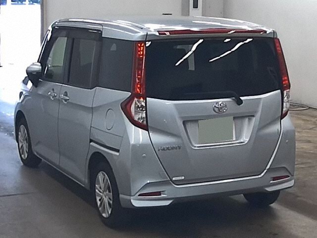 2022 Toyota Roomy G 4WD auction photo 2