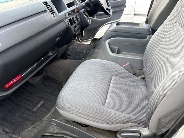 2007 Toyota Hiace DX auction photo 9