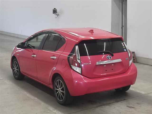 2016 Toyota Aqua S auction photo 2