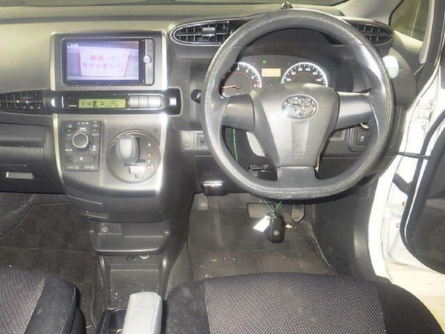 2014 Toyota Wish 1.8X auction photo 3