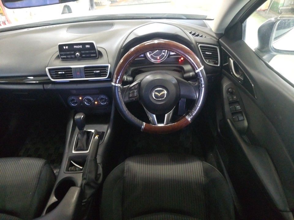 2015 Mazda Axela auction photo 3