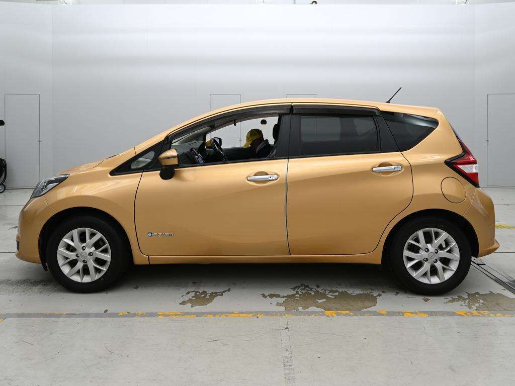 2018 Nissan Note e-パワー メダリスト auction photo 4