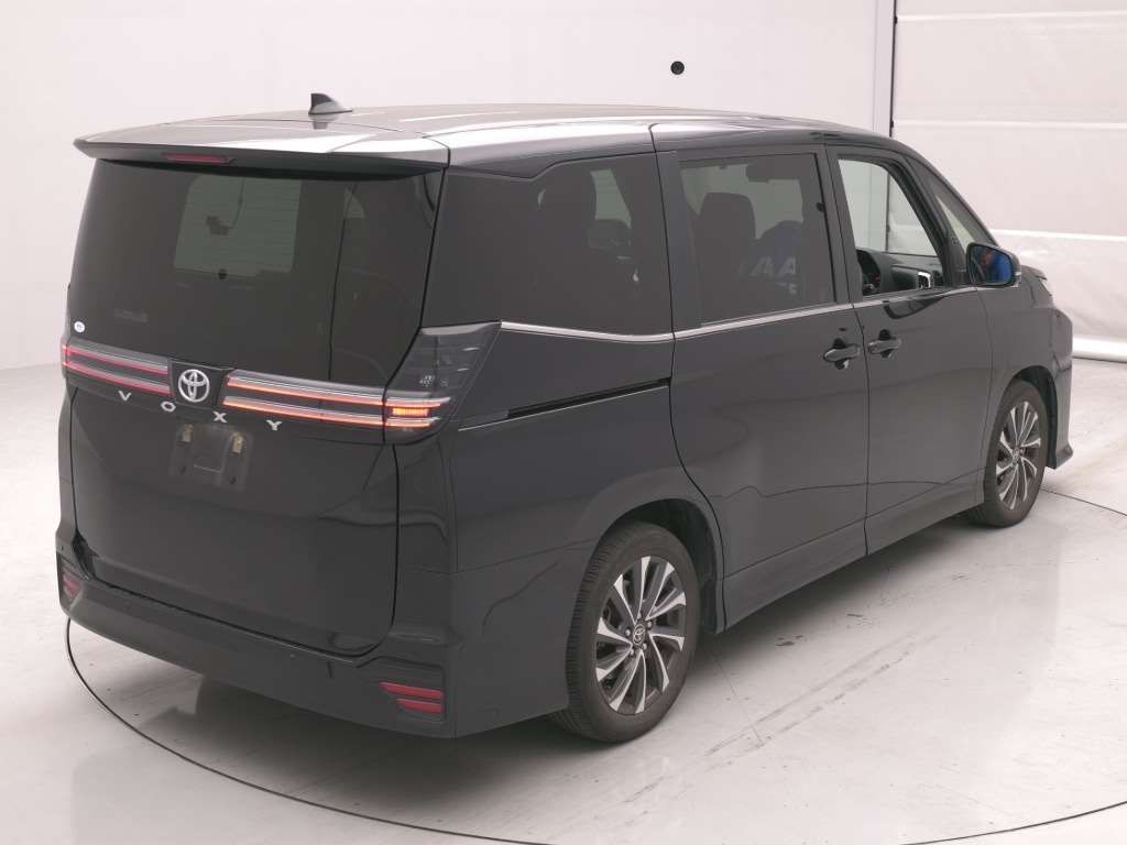 2023 Toyota Voxy S-Z auction photo 2