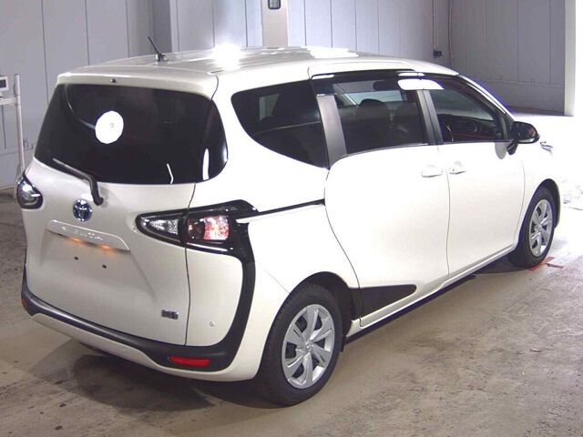 2022 Toyota Sienta HV ファンベースG auction photo 5