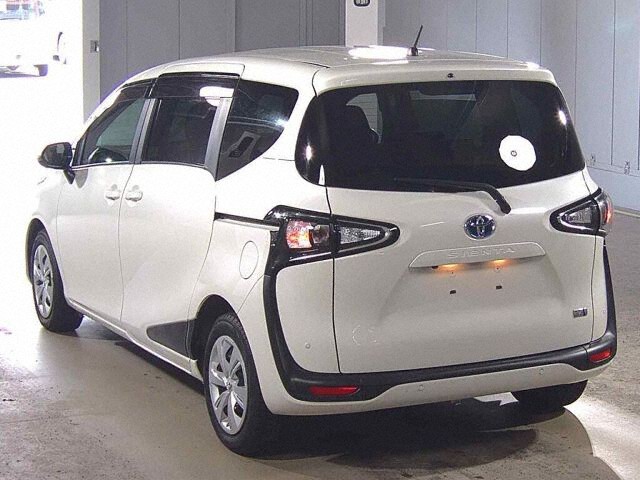 2022 Toyota Sienta HV ファンベースG auction photo 2