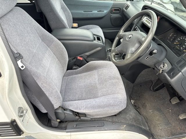 2002 Toyota Hiace Super Custom G auction photo 8