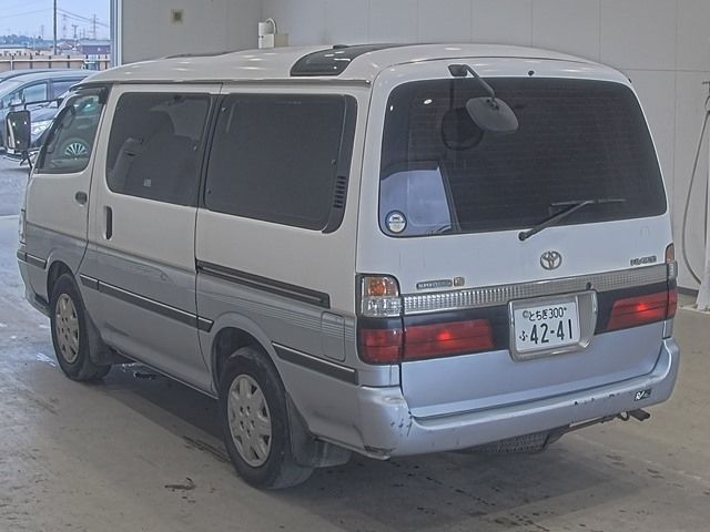 2002 Toyota Hiace Super Custom G auction photo 2