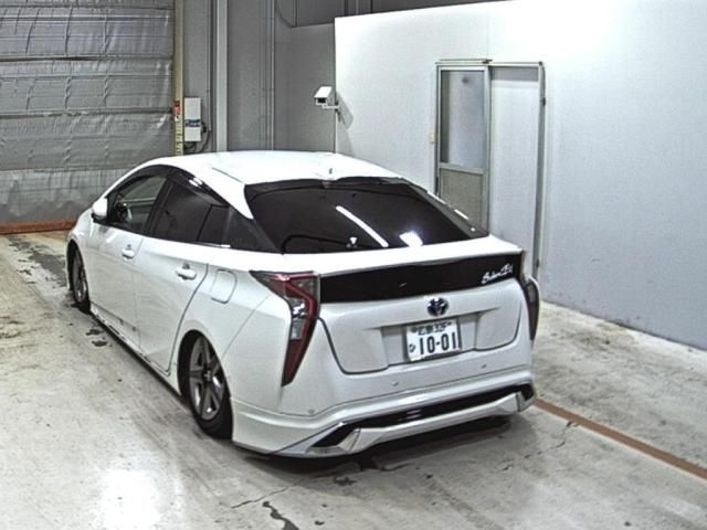 2016 Toyota Prius Sセーフティプラス auction photo 2