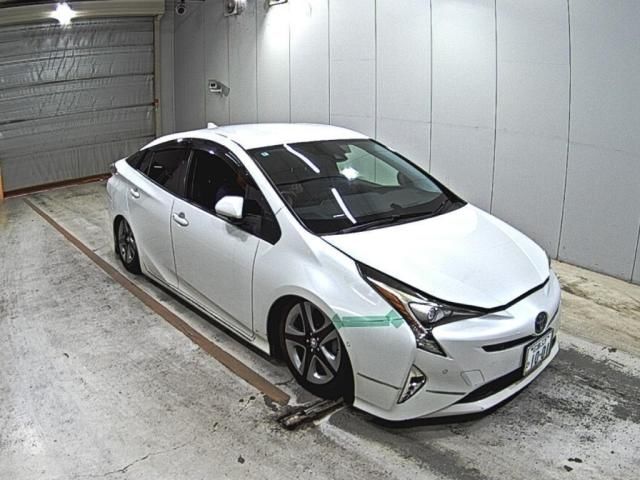 2016 Toyota Prius Sセーフティプラス Japan auction vehicle