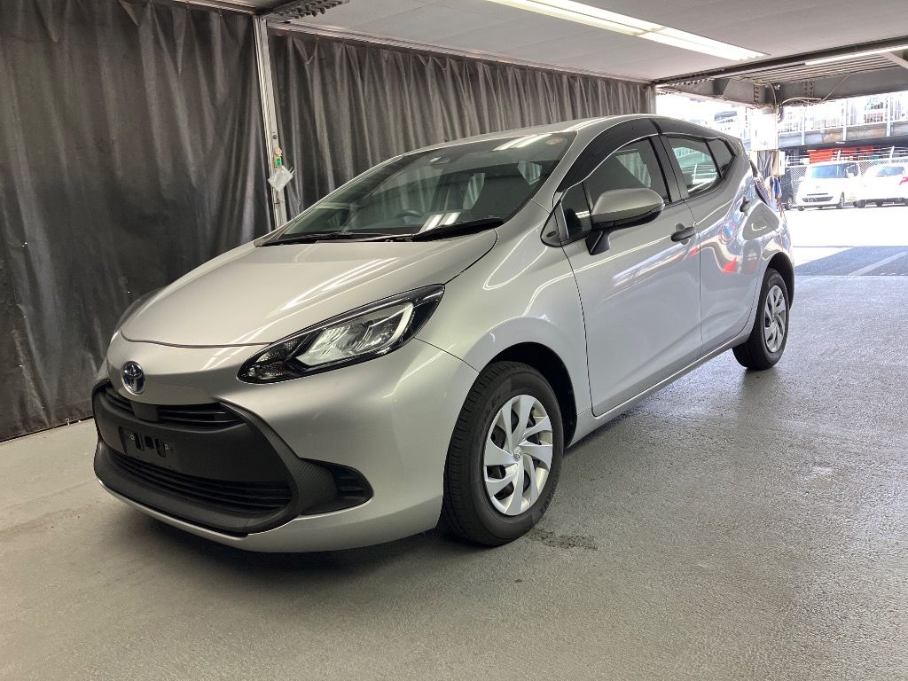 2023 Toyota Aqua B auction photo 5