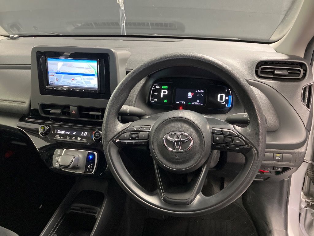 2023 Toyota Aqua B auction photo 3
