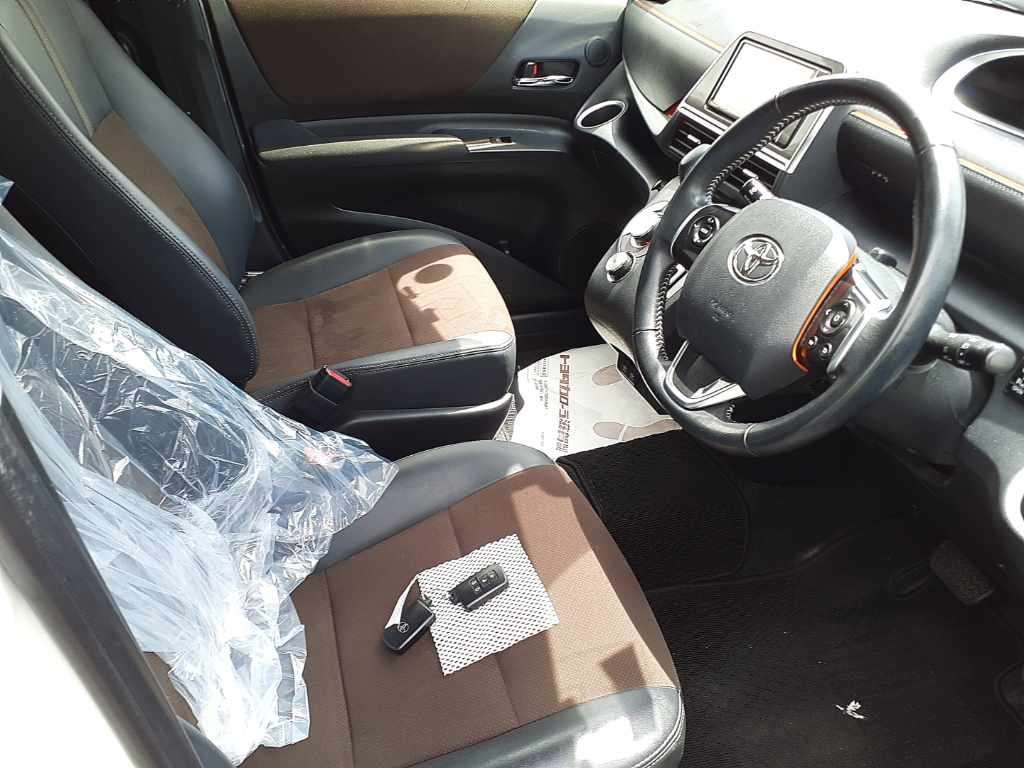 2020 Toyota Sienta ハイブリッドG クエロ auction photo 8