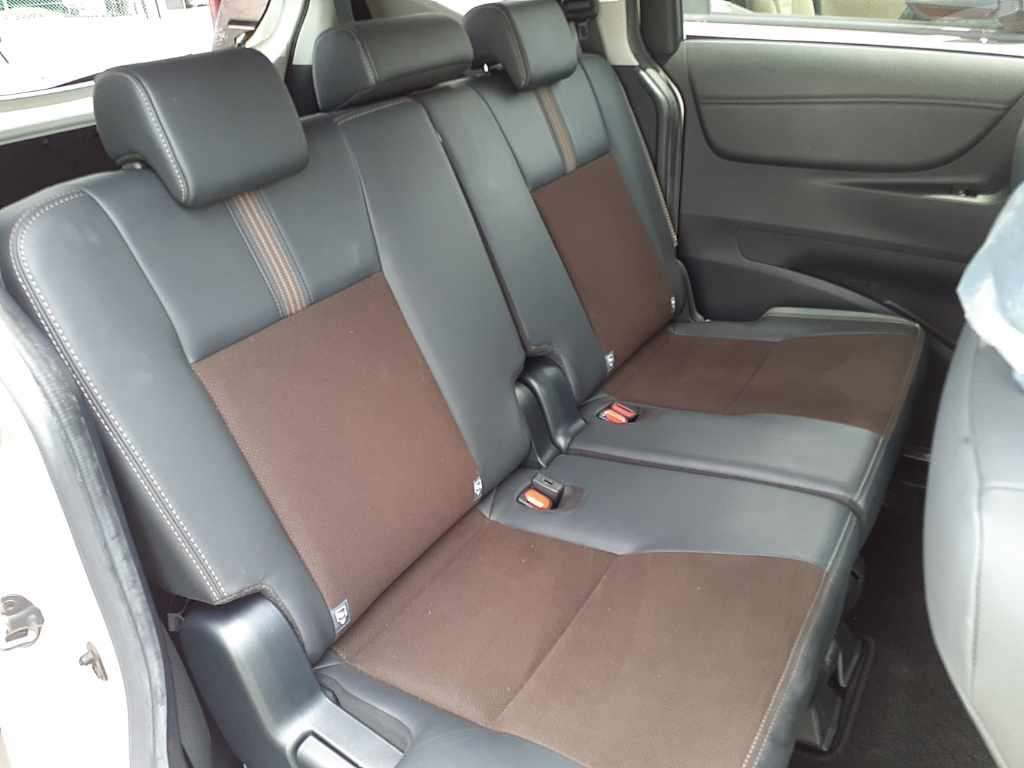 2020 Toyota Sienta ハイブリッドG クエロ auction photo 10