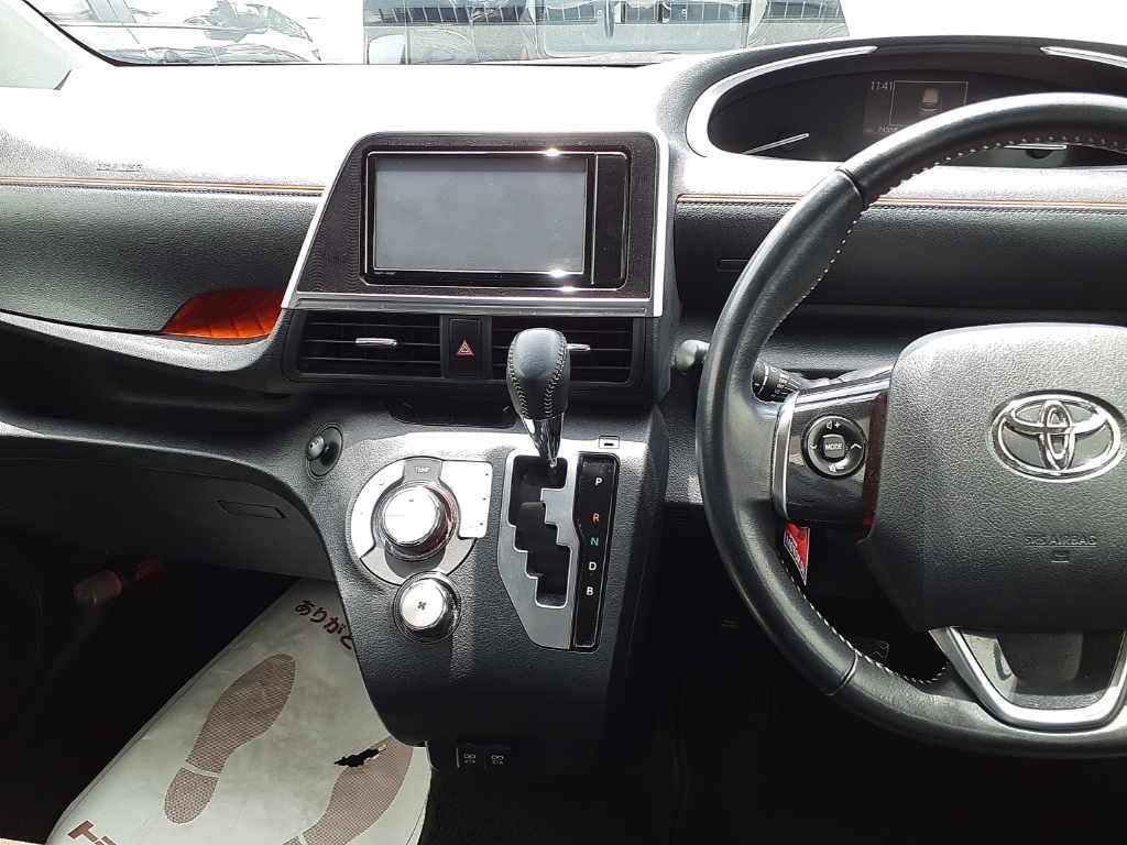 2020 Toyota Sienta ハイブリッドG クエロ auction photo 9
