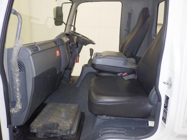2015 Mitsubishi Fuso Fighter With crane auction photo 8