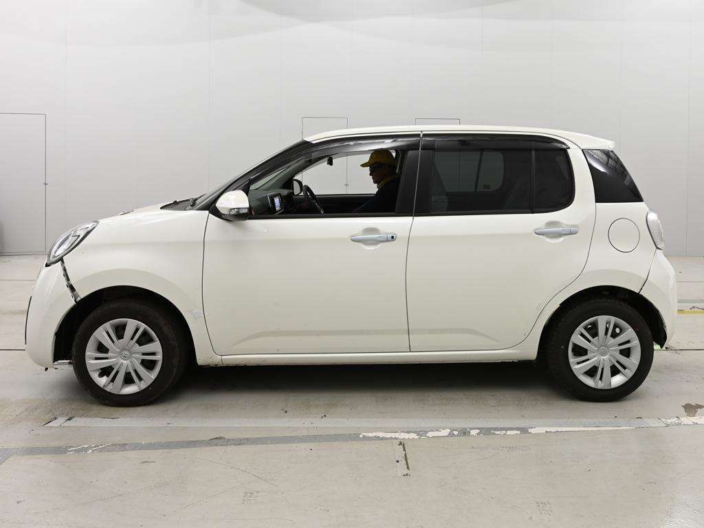 2022 Toyota Passo モーダ auction photo 4