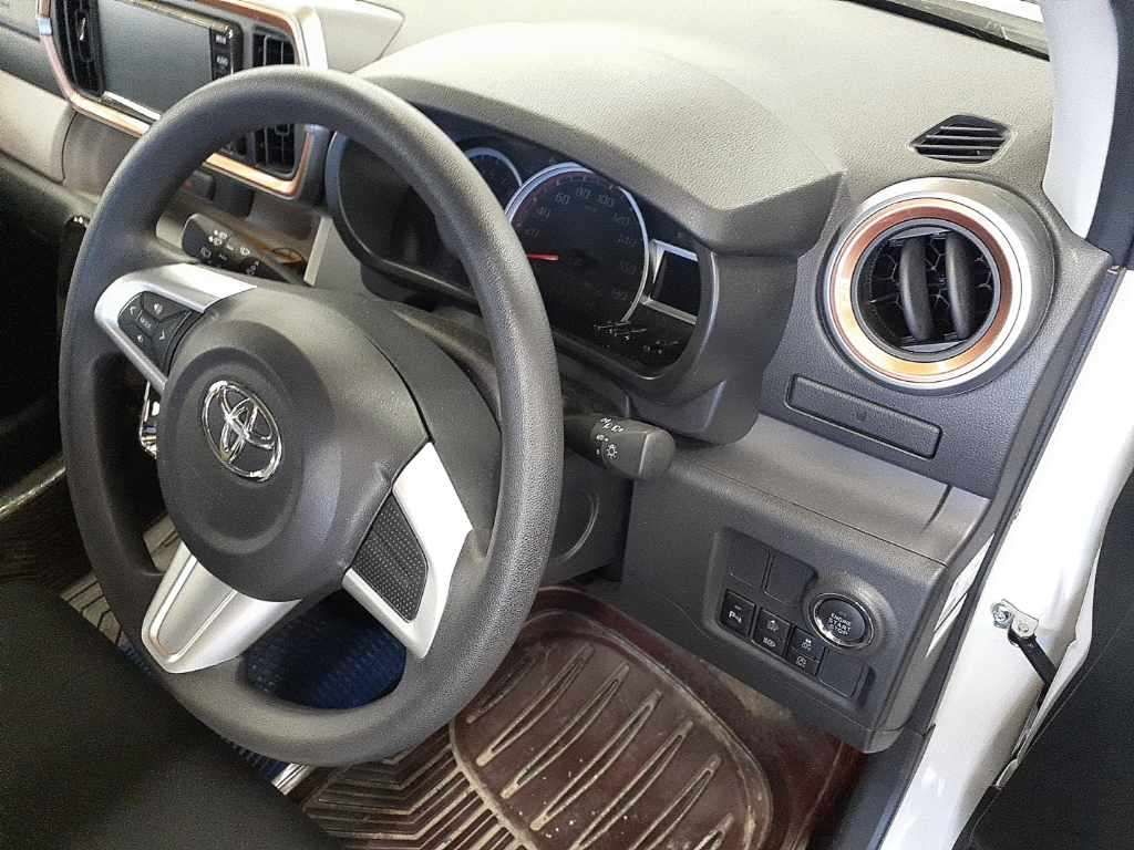 2022 Toyota Passo モーダ auction photo 9